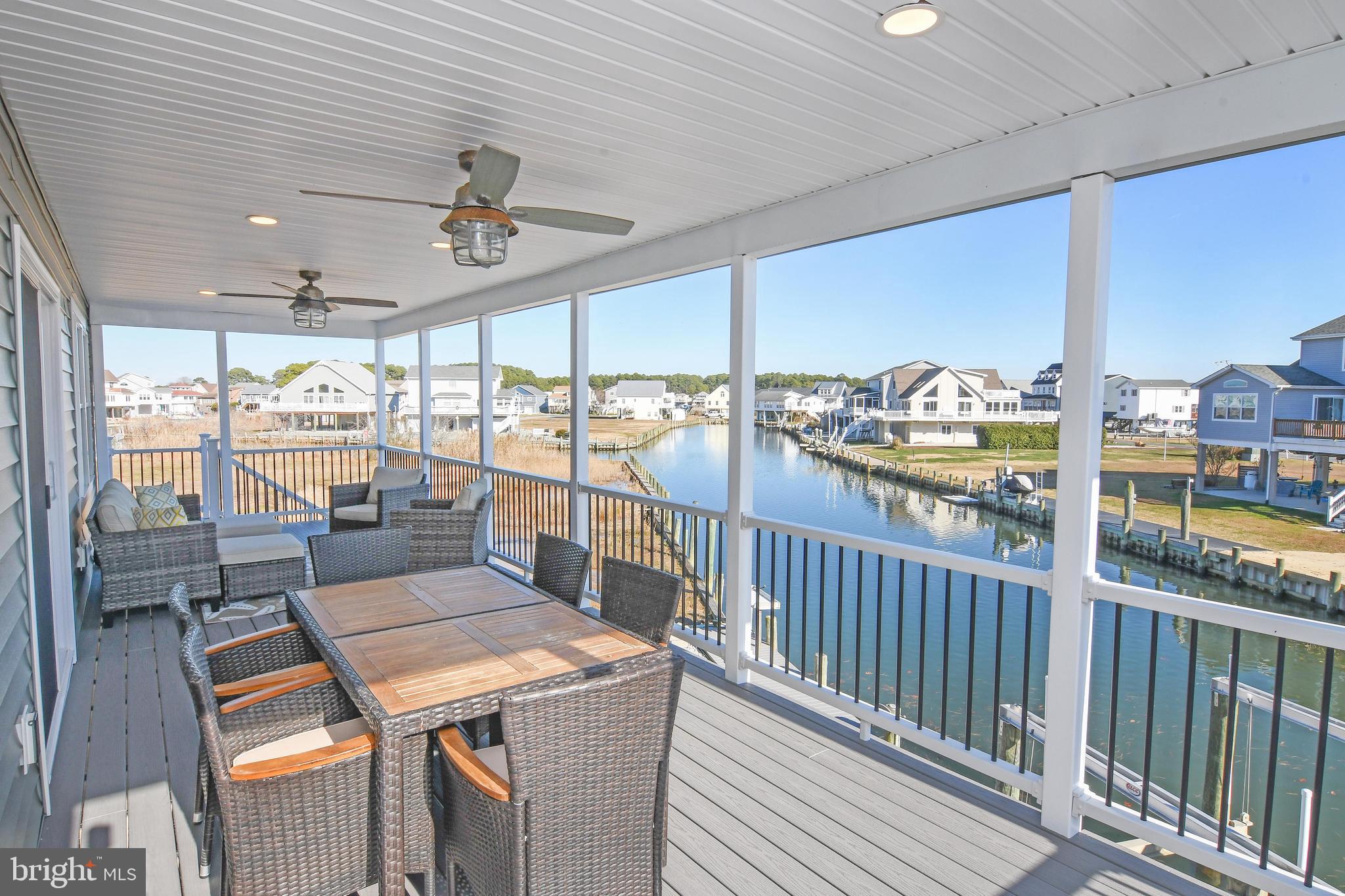 CAPTAIN'S COVE - Residential