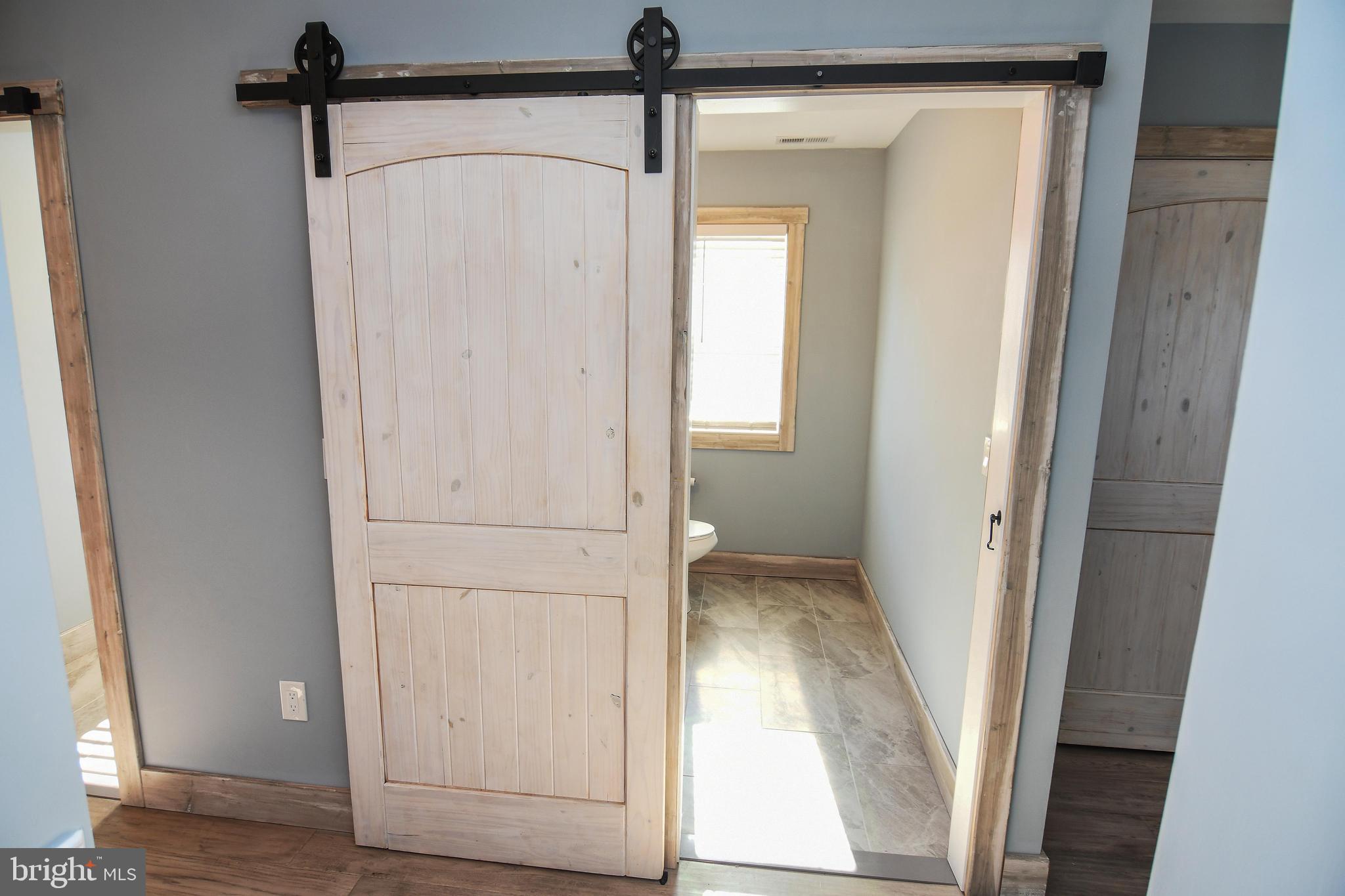 CAPTAIN'S COVE - Residential