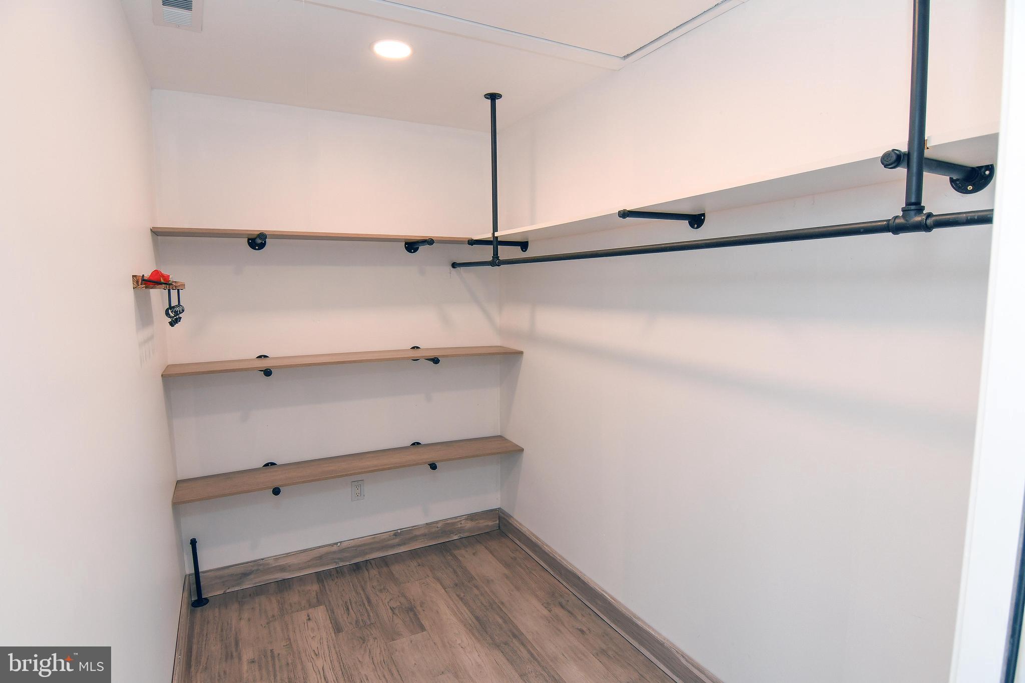 CAPTAIN'S COVE - Residential