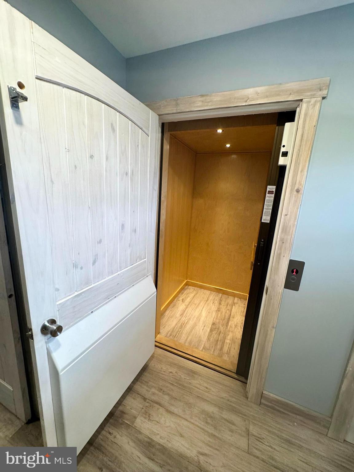 CAPTAIN'S COVE - Residential