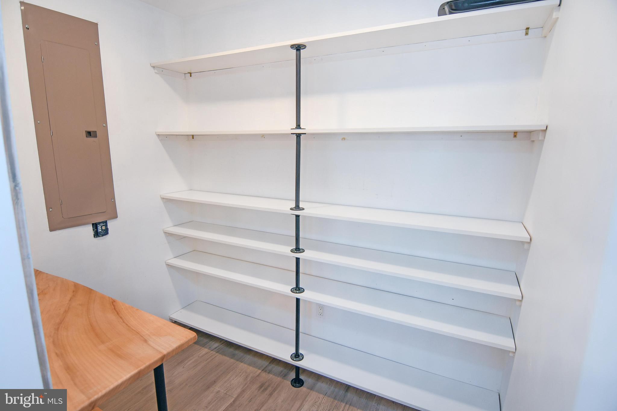 CAPTAIN'S COVE - Residential