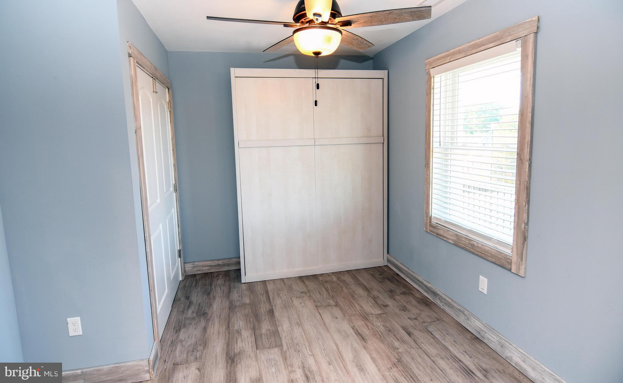 CAPTAIN'S COVE - Residential