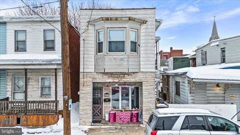 Photo of 207 W Poplar Street, SHENANDOAH, PA 17976 (MLS # PASK2025386)