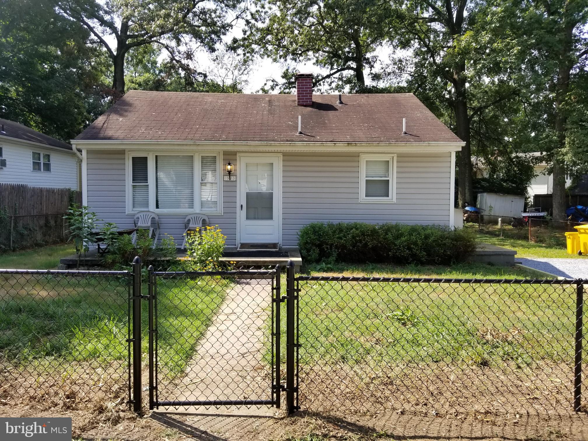 WOODLAND BEACH - Residential Lease