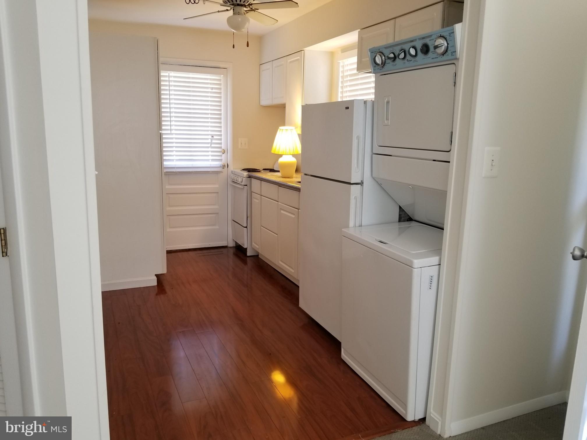 WOODLAND BEACH - Residential Lease