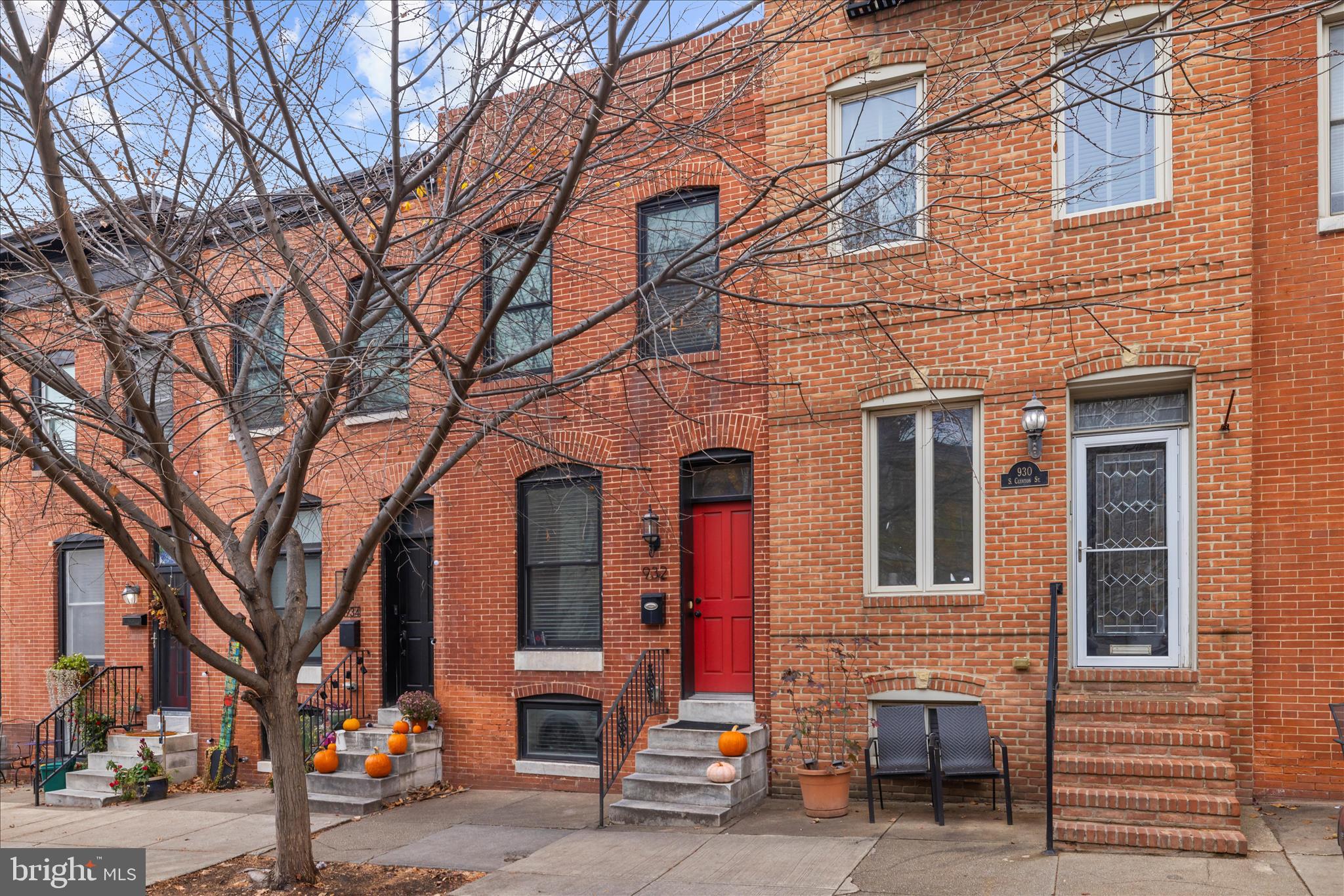 932 S CLINTON STREET S