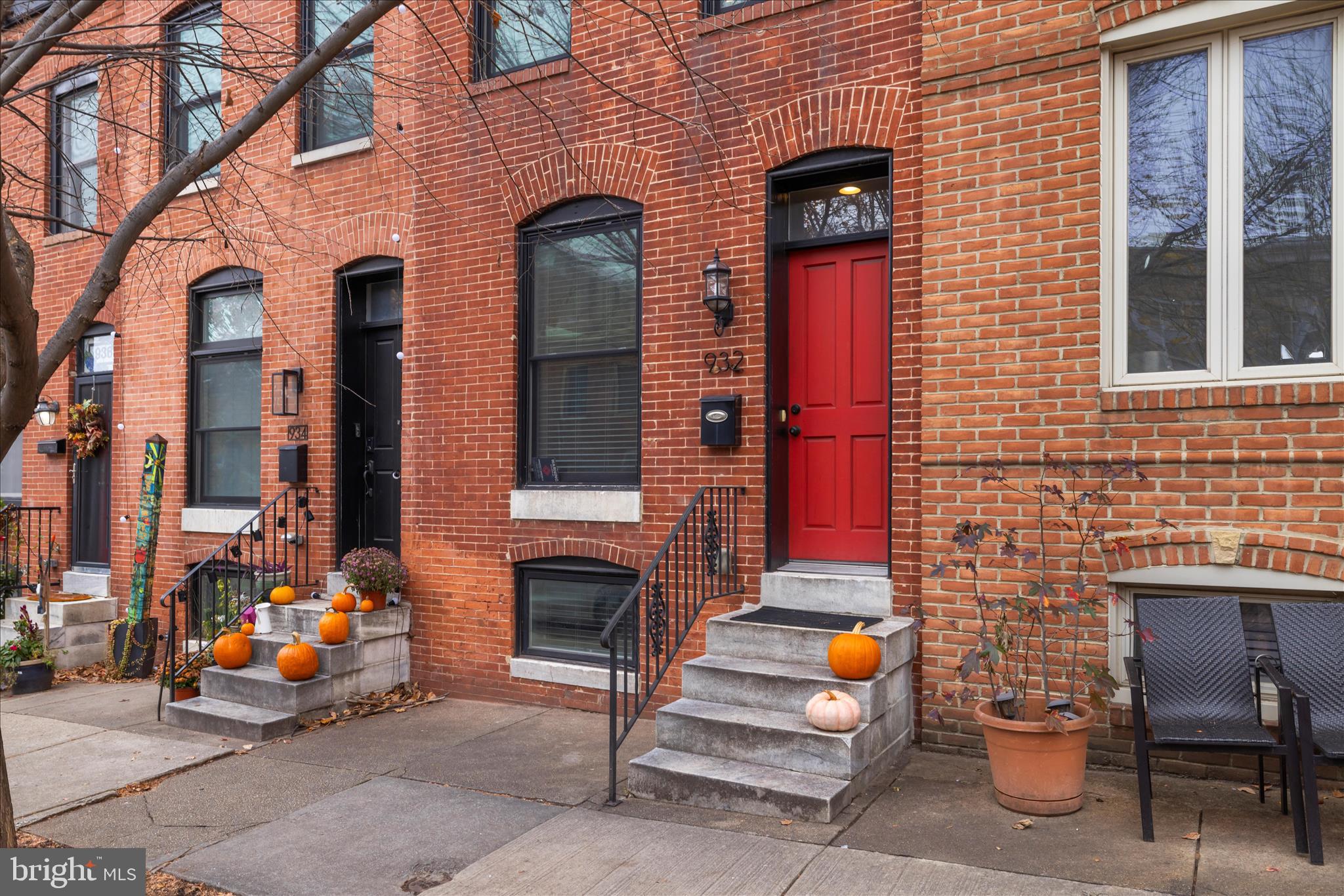 932 S CLINTON STREET S