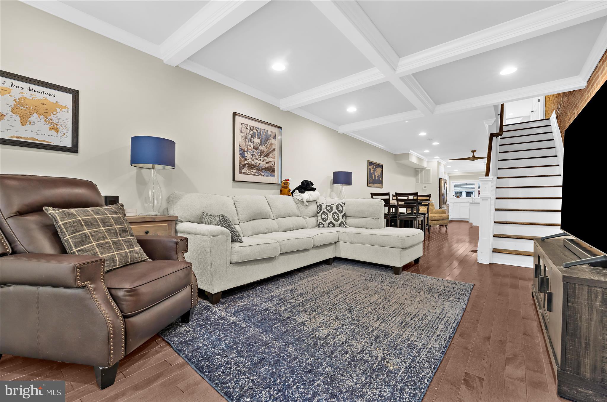 932 S CLINTON STREET S