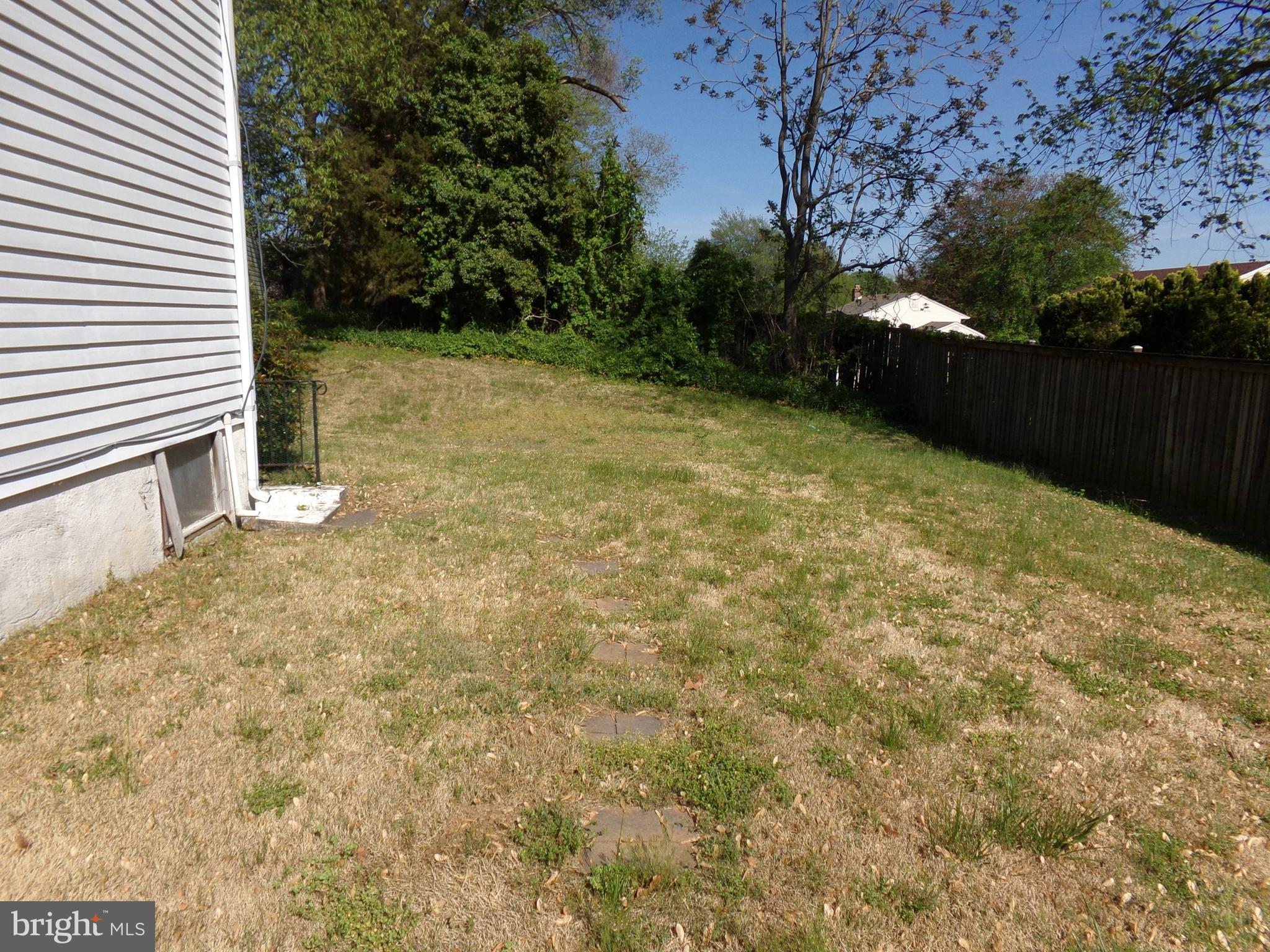 RAMBLING HILLS - Residential Lease