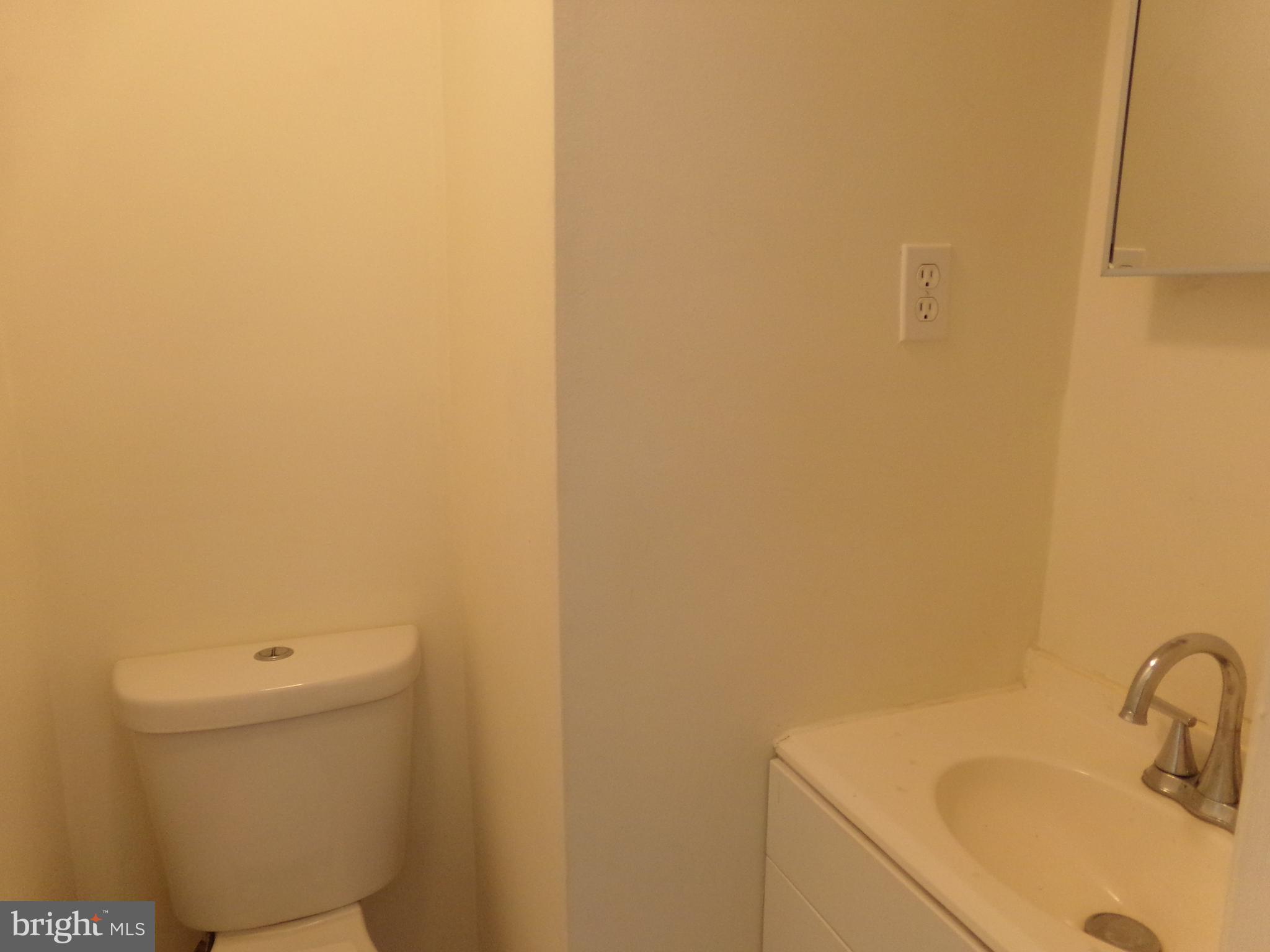 RAMBLING HILLS - Residential Lease