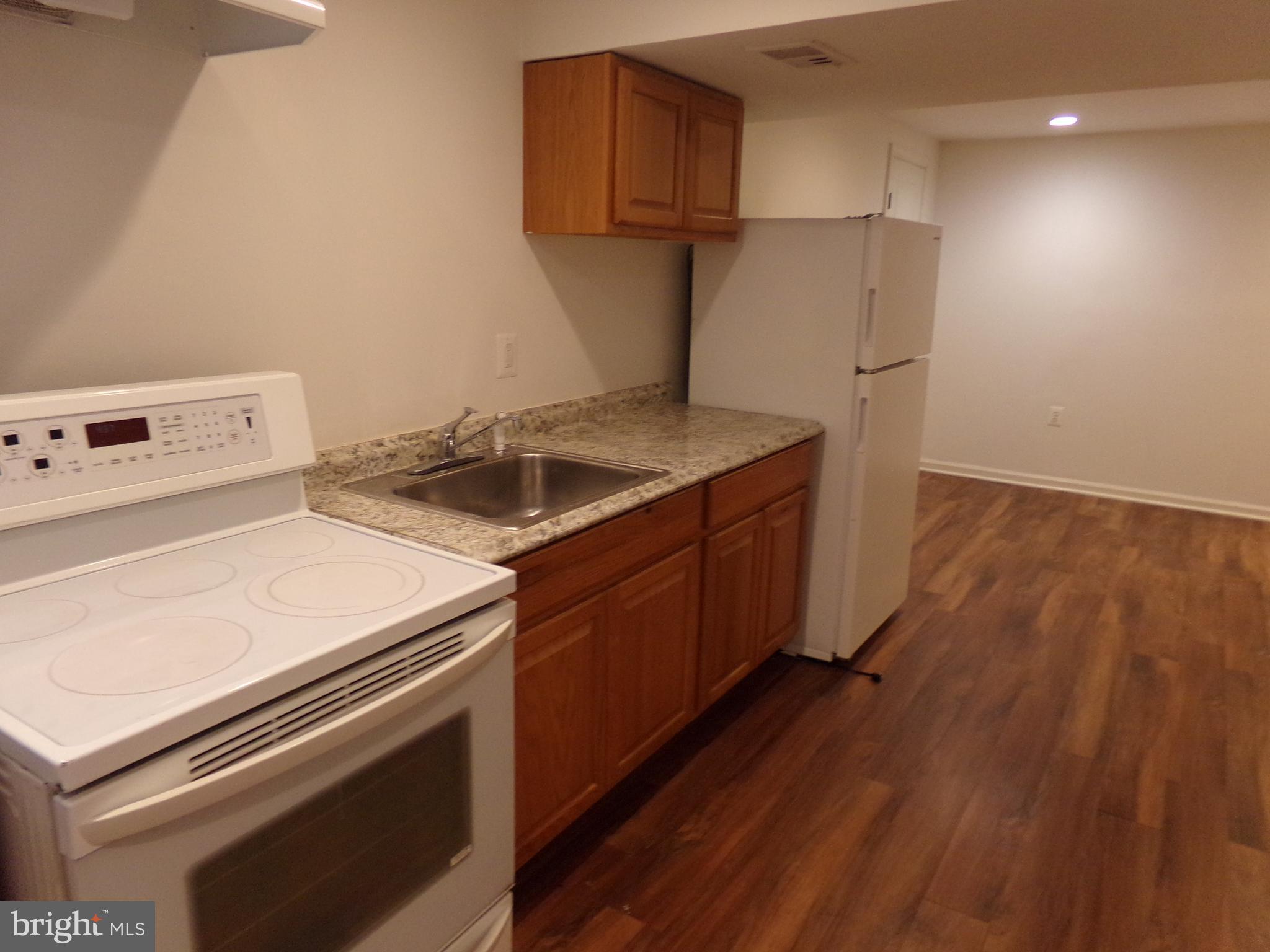 RAMBLING HILLS - Residential Lease