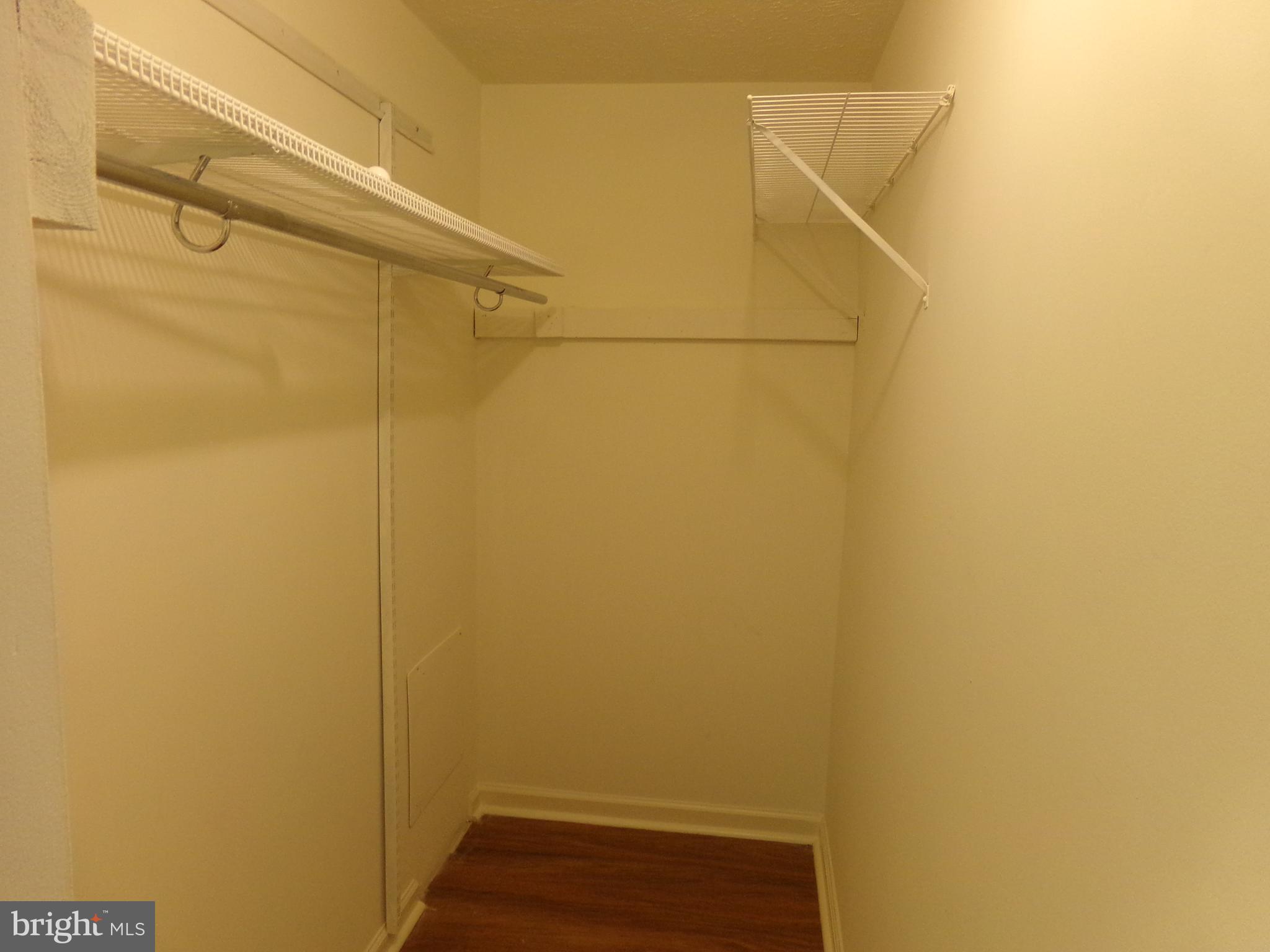 RAMBLING HILLS - Residential Lease