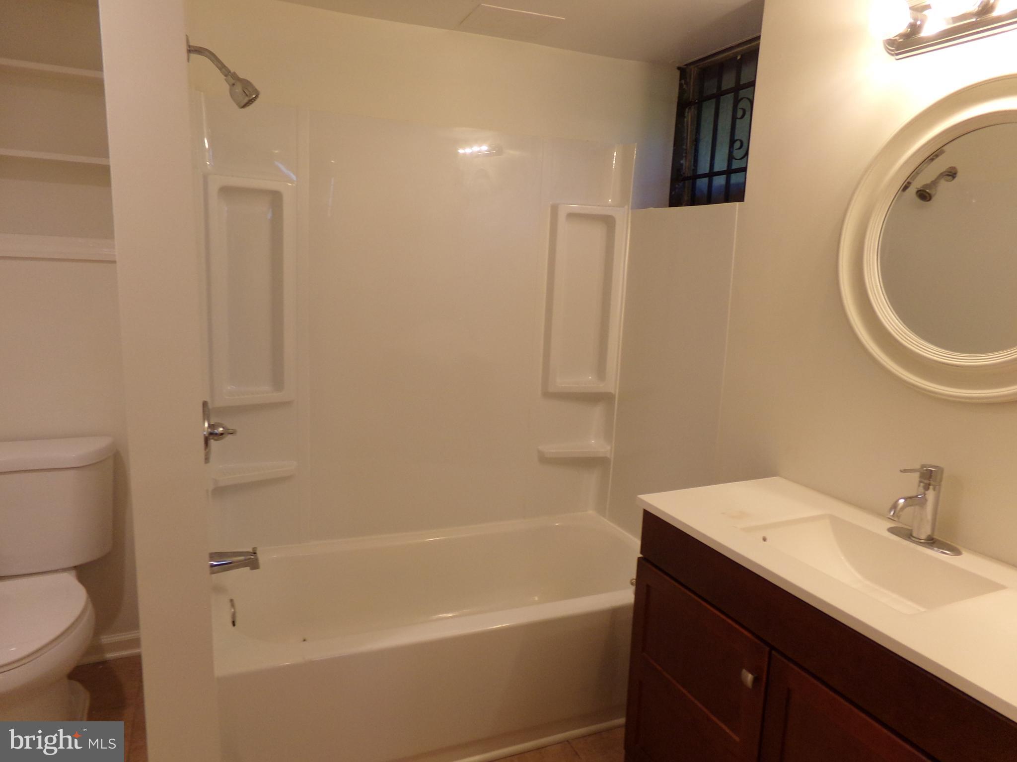 RAMBLING HILLS - Residential Lease