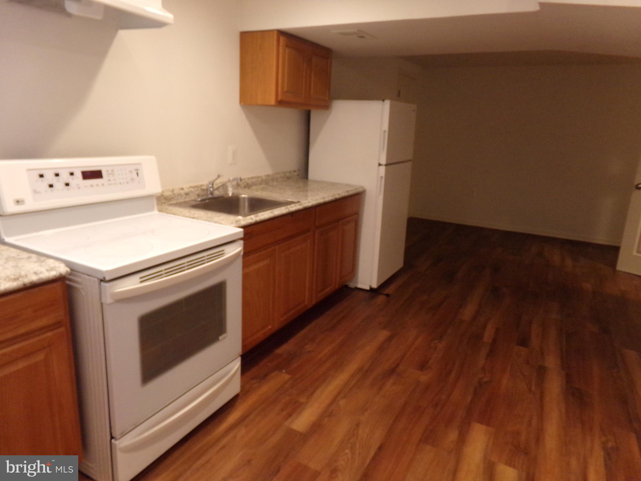 RAMBLING HILLS - Residential Lease