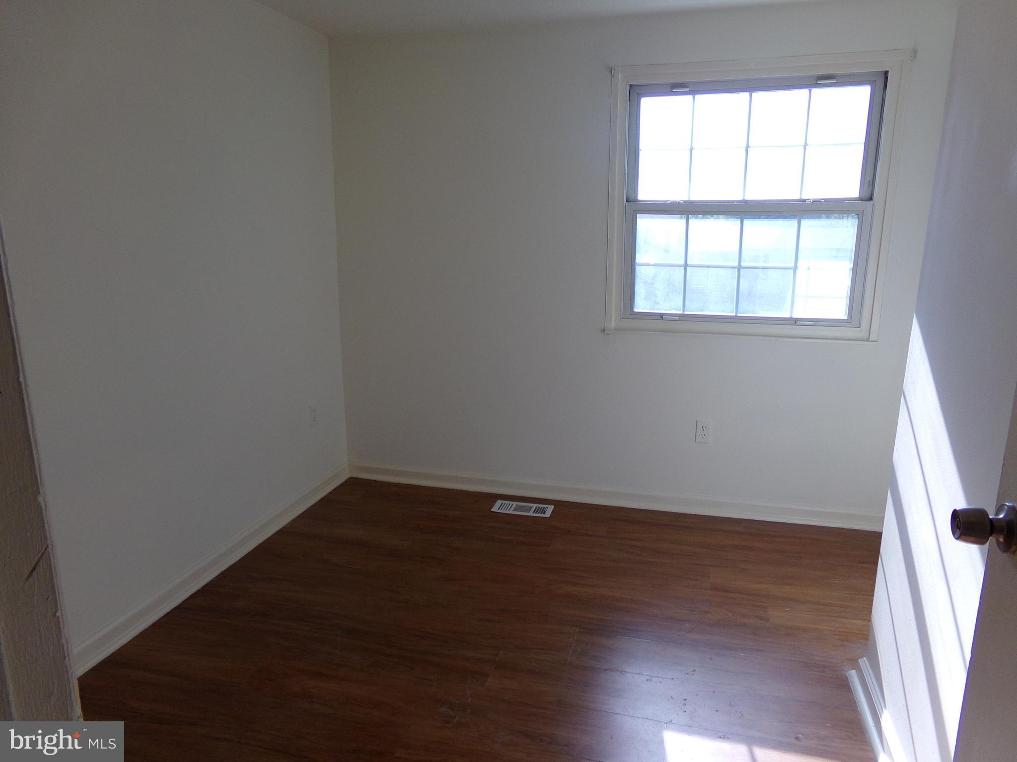 RAMBLING HILLS - Residential Lease