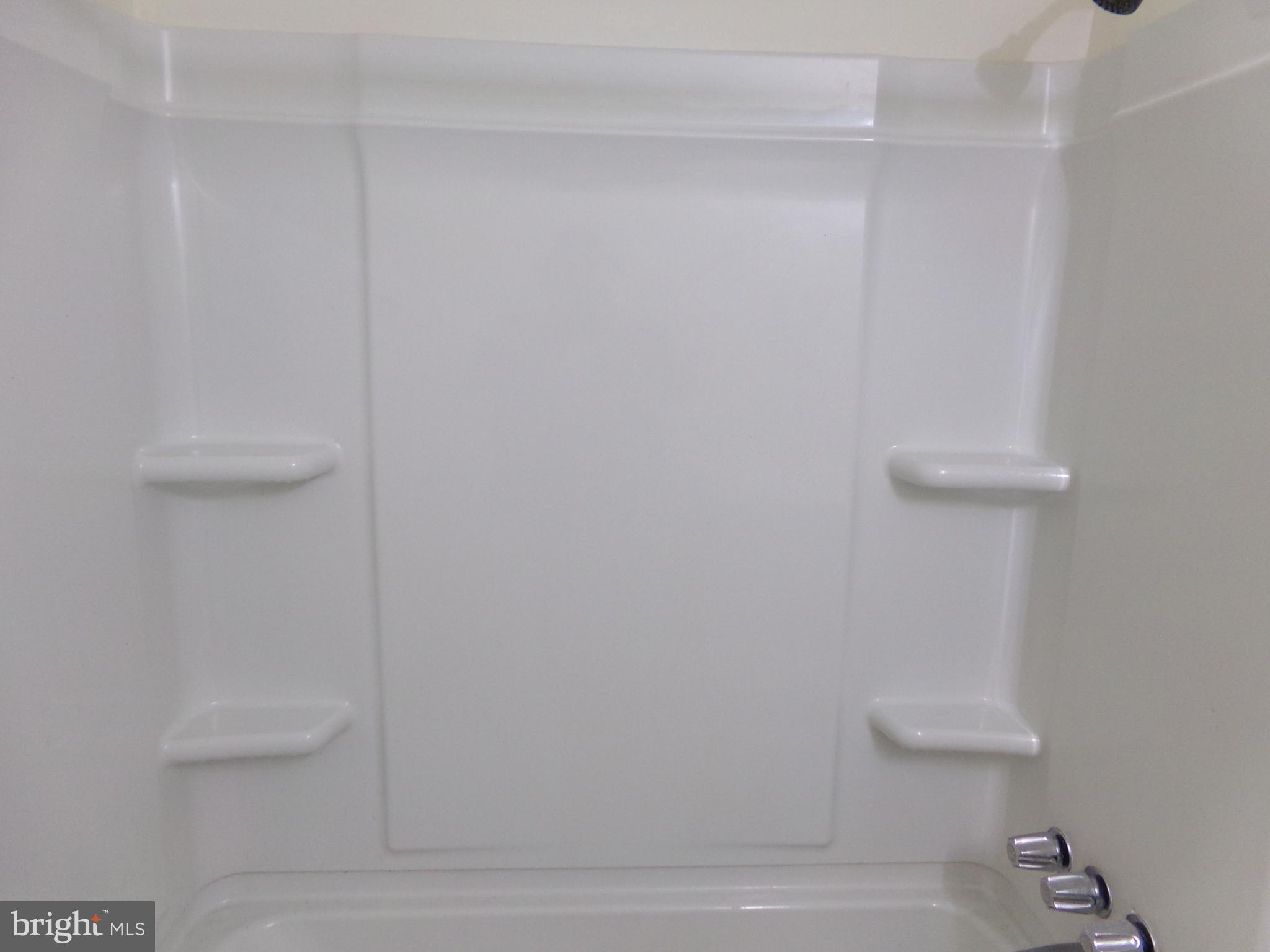 RAMBLING HILLS - Residential Lease