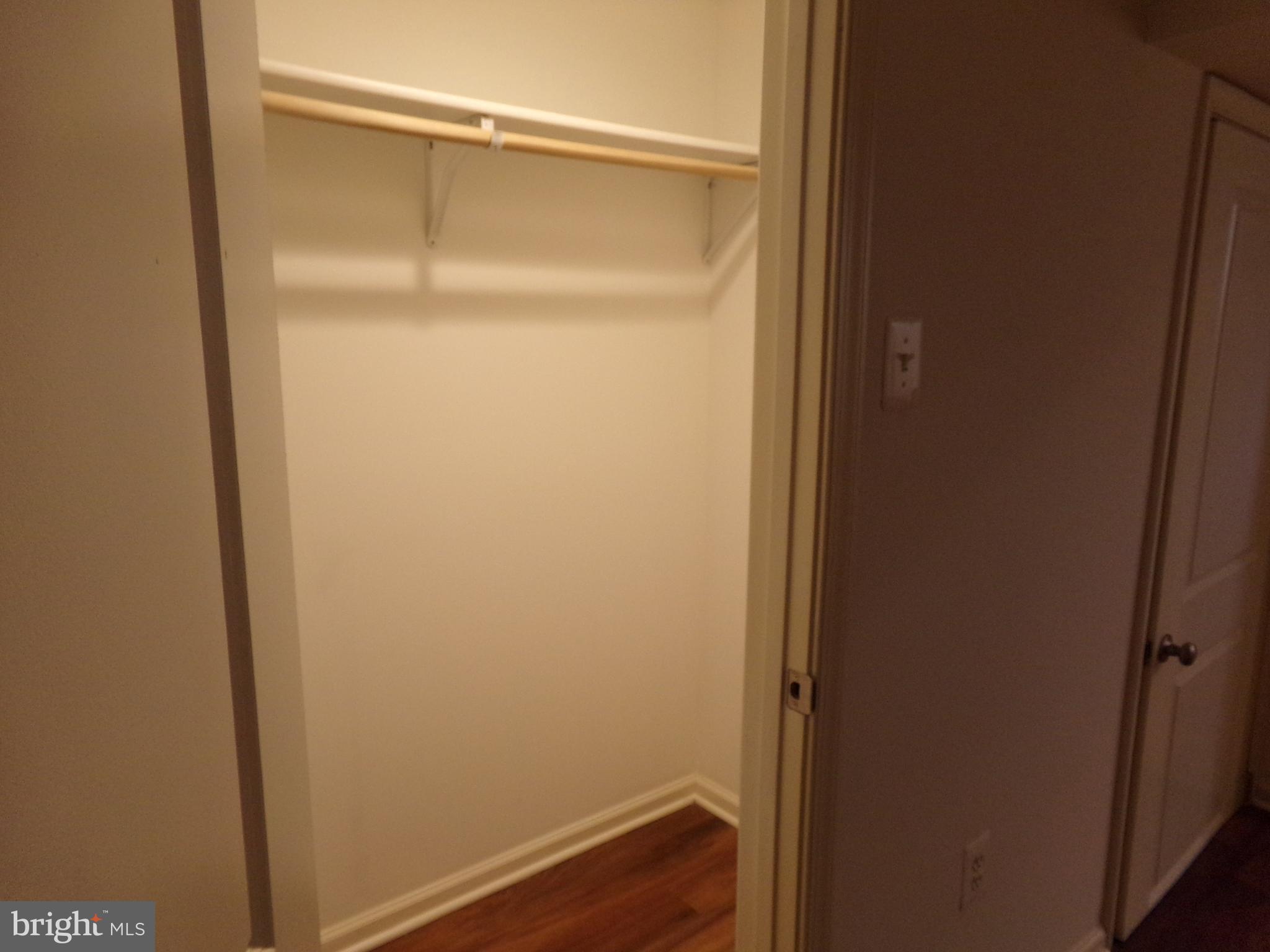 RAMBLING HILLS - Residential Lease