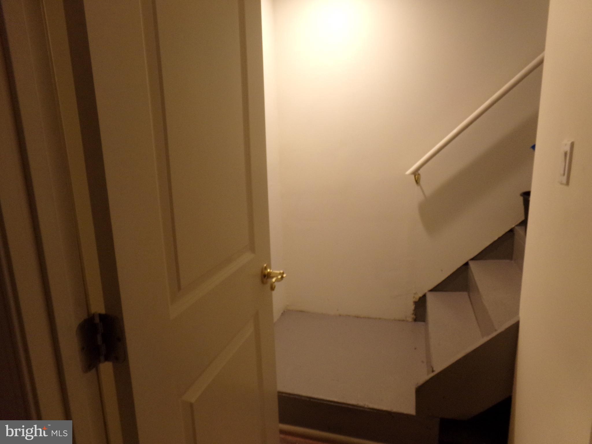 RAMBLING HILLS - Residential Lease