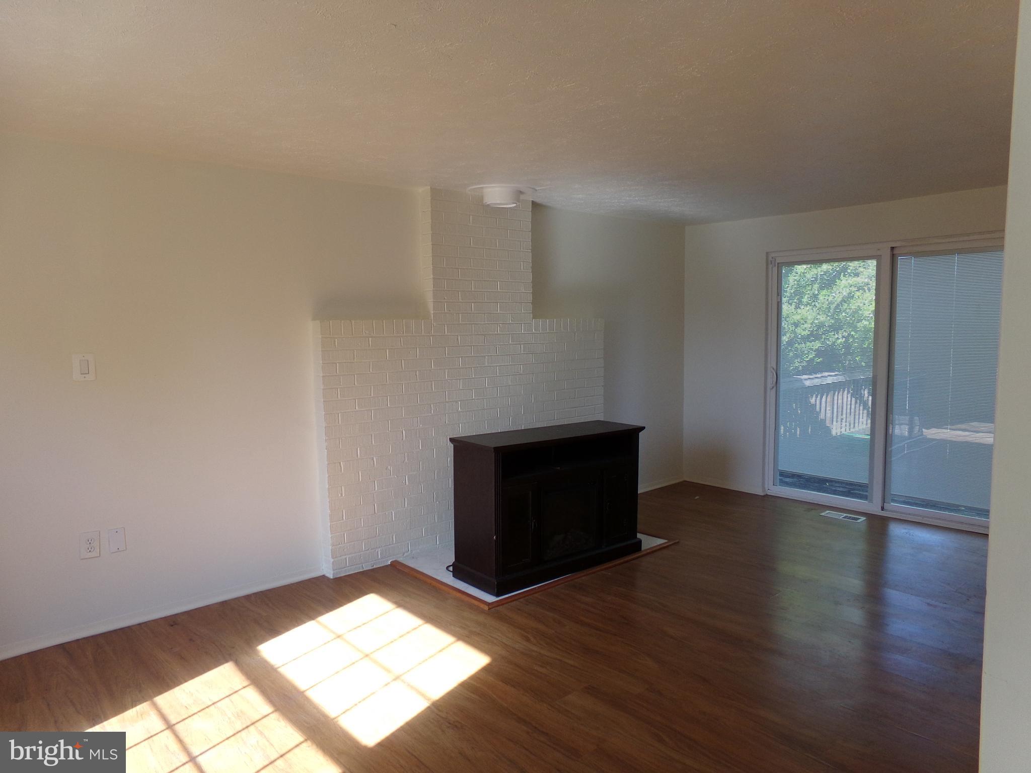 RAMBLING HILLS - Residential Lease