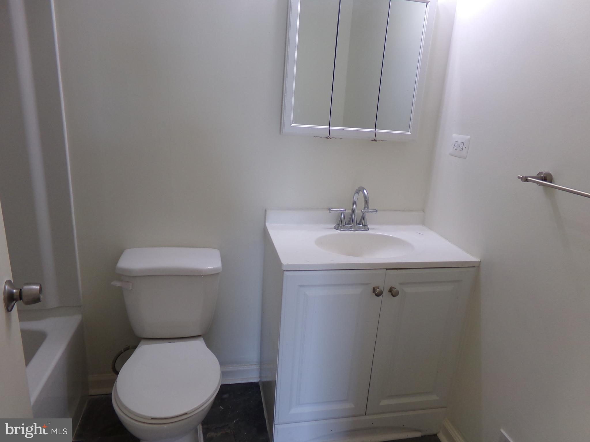 RAMBLING HILLS - Residential Lease