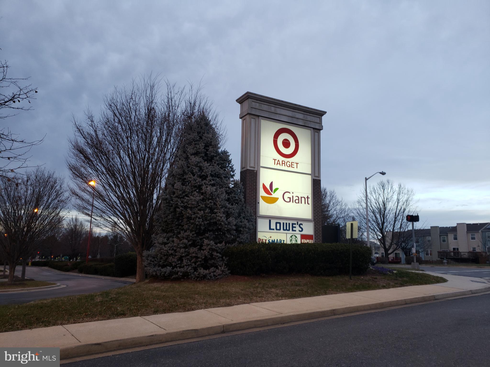 RAMBLING HILLS - Residential Lease