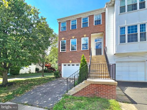 Photo of 6642 Patent Parish Lane, ALEXANDRIA, VA 22315 (MLS # VAFX2295886)