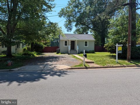 Photo of 2913 Dunbar Street, ALEXANDRIA, VA 22306 (MLS # VAFX2313318)
