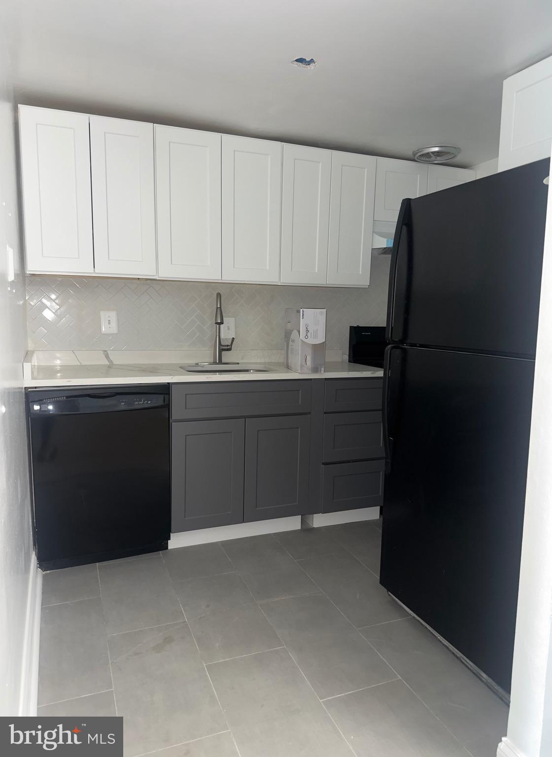 HOLLY HILL CONDOMINIUMS - Residential Lease