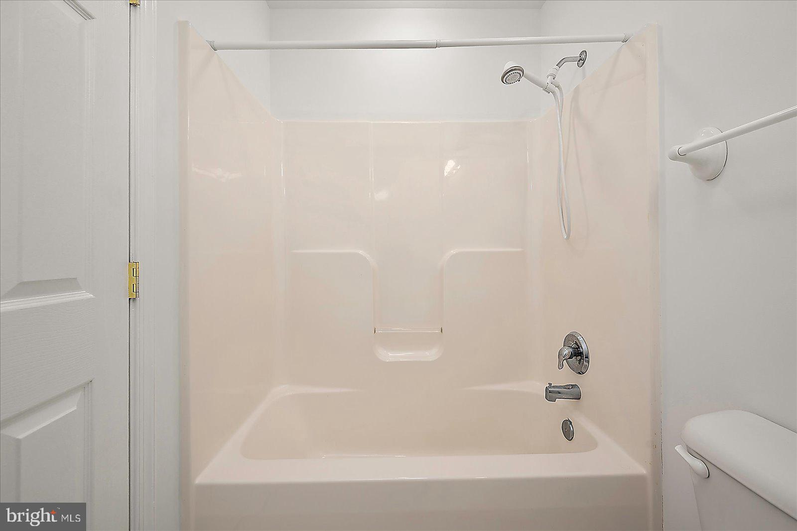 CAPTAIN'S COVE - Residential