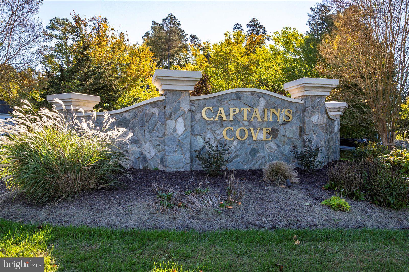 CAPTAIN'S COVE - Residential