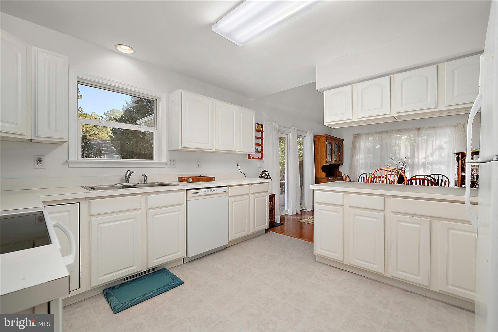 CAPTAIN'S COVE - Residential