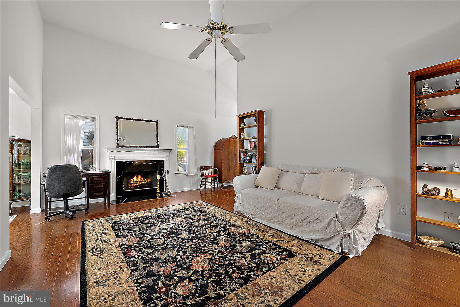 CAPTAIN'S COVE - Residential