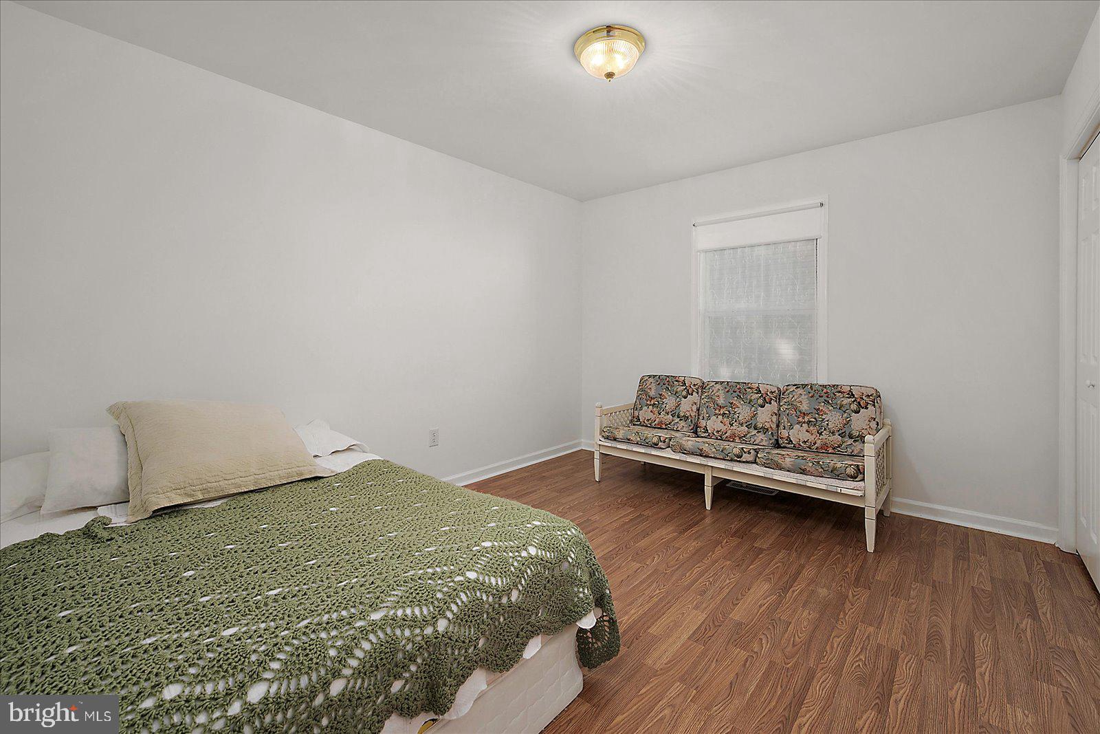 CAPTAIN'S COVE - Residential