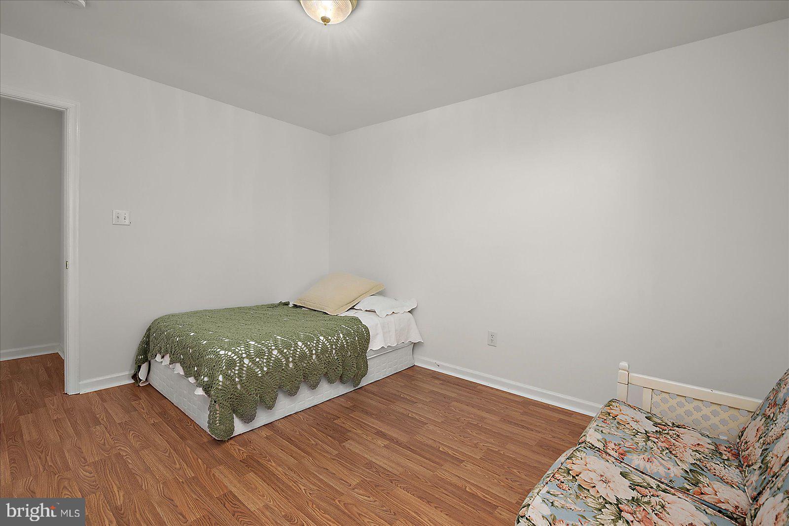 CAPTAIN'S COVE - Residential