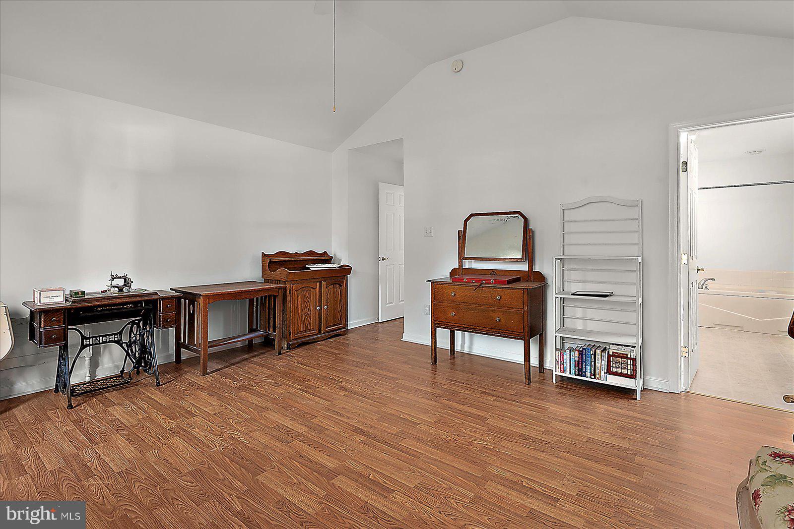 CAPTAIN'S COVE - Residential