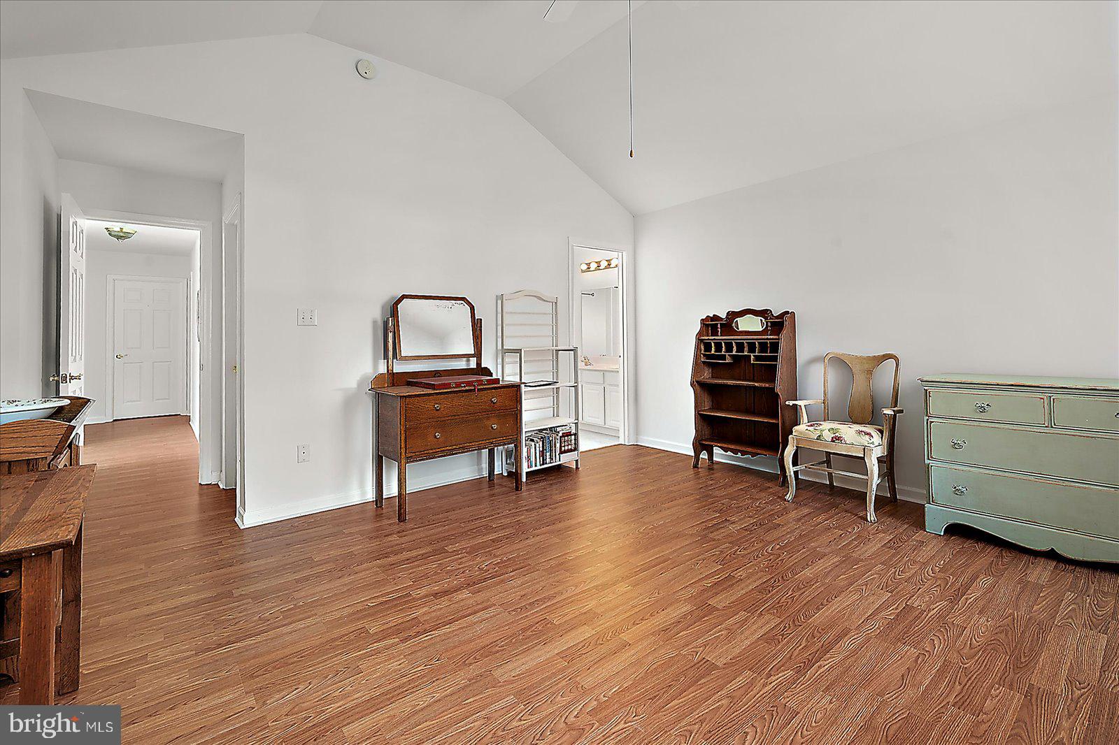 CAPTAIN'S COVE - Residential