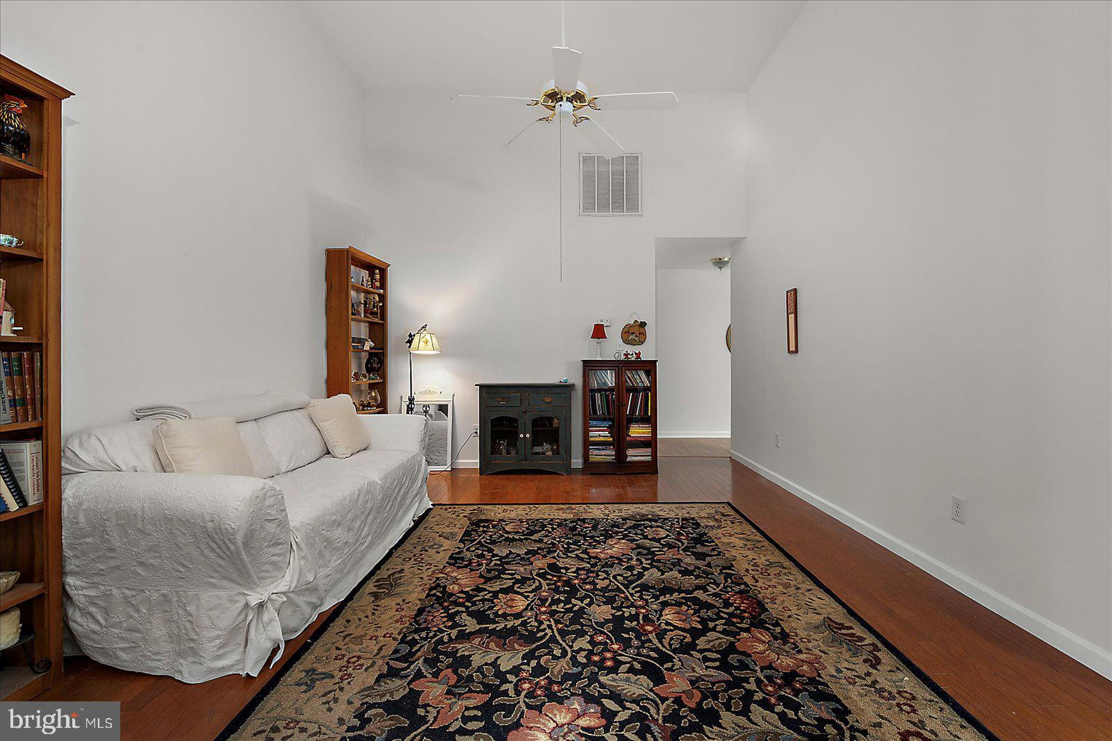 CAPTAIN'S COVE - Residential