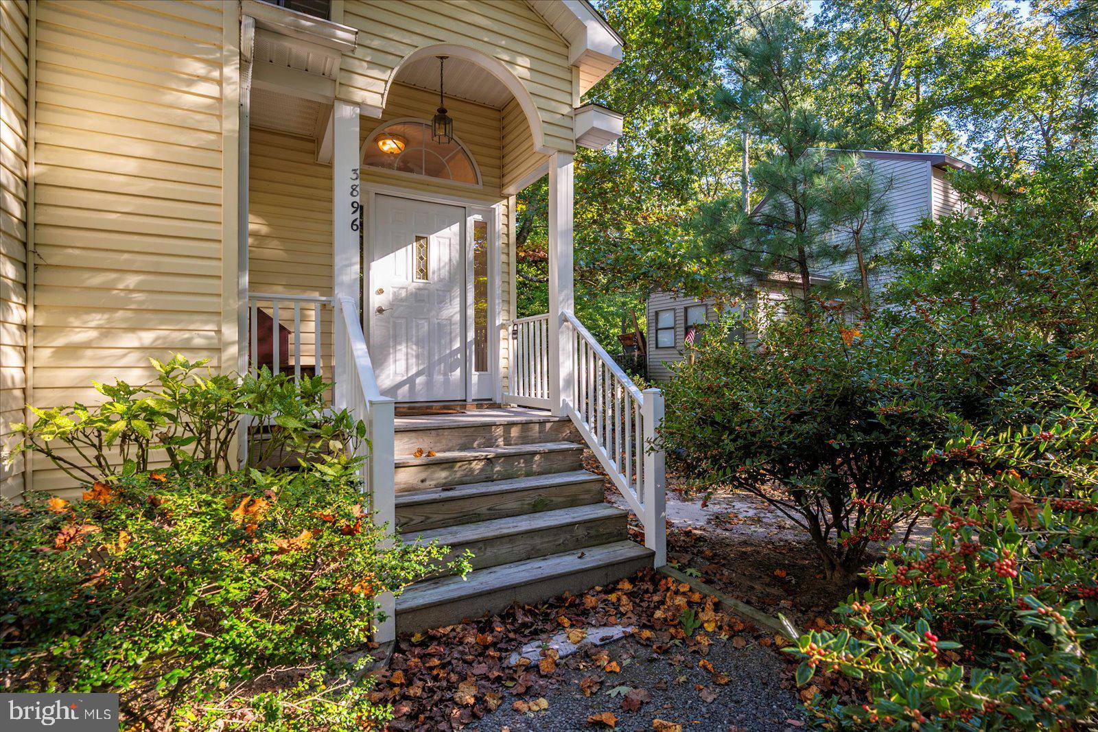 CAPTAIN'S COVE - Residential