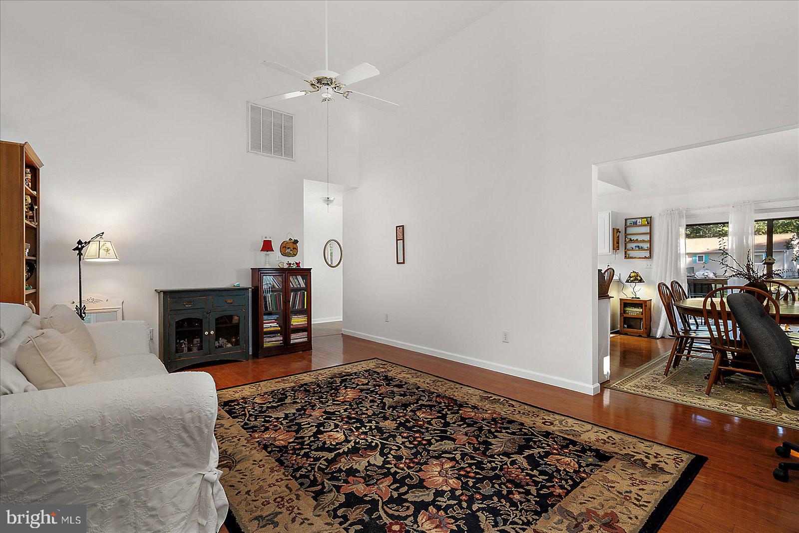 CAPTAIN'S COVE - Residential