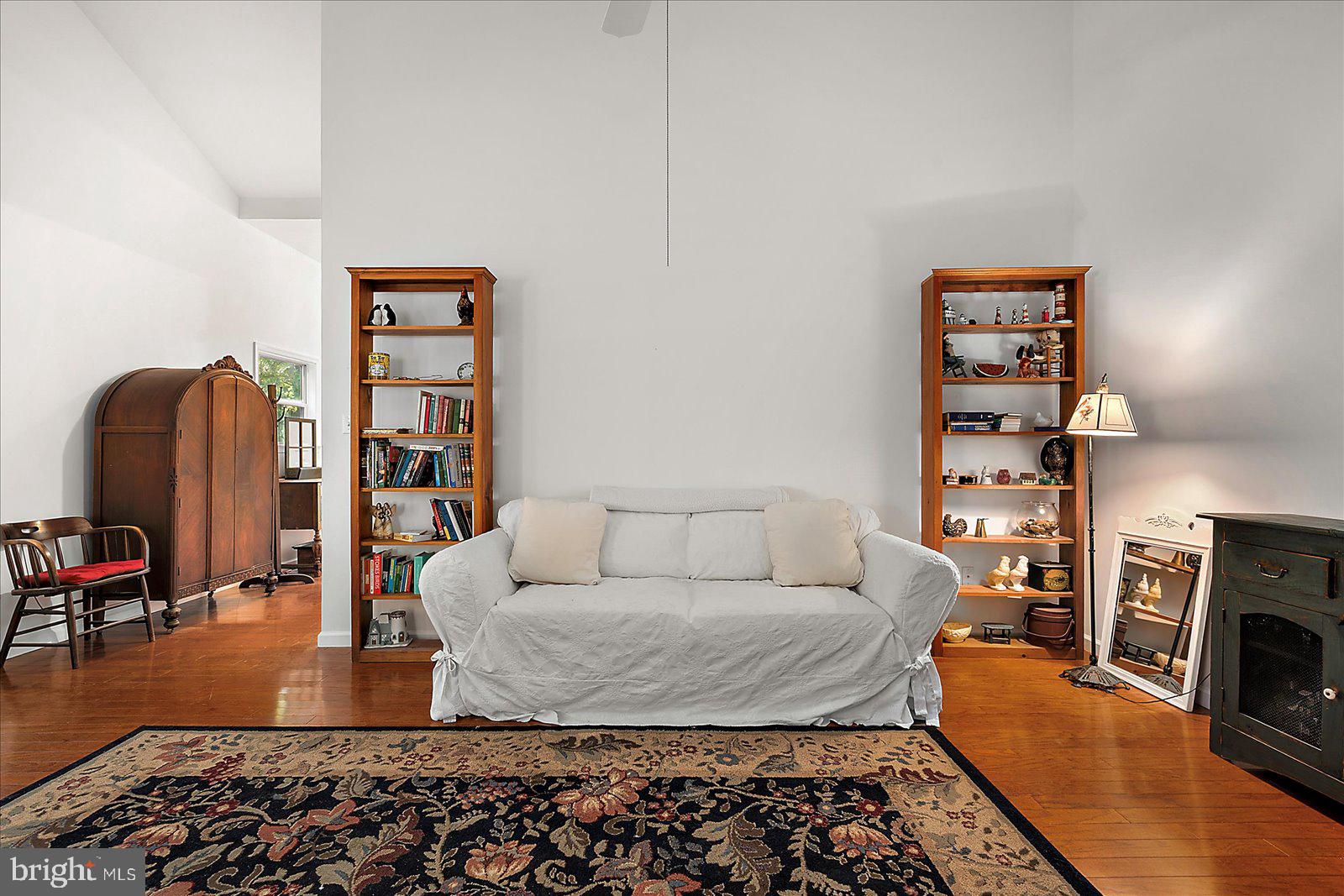 CAPTAIN'S COVE - Residential