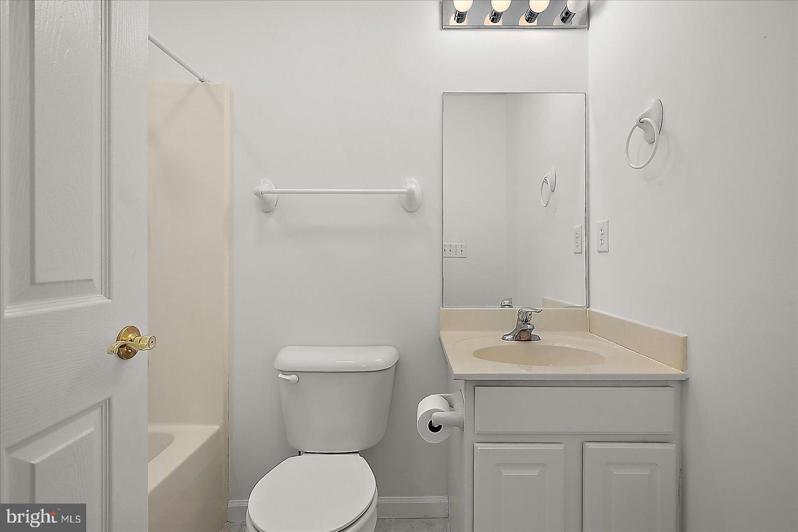 CAPTAIN'S COVE - Residential