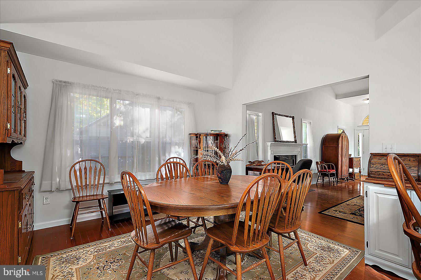 CAPTAIN'S COVE - Residential