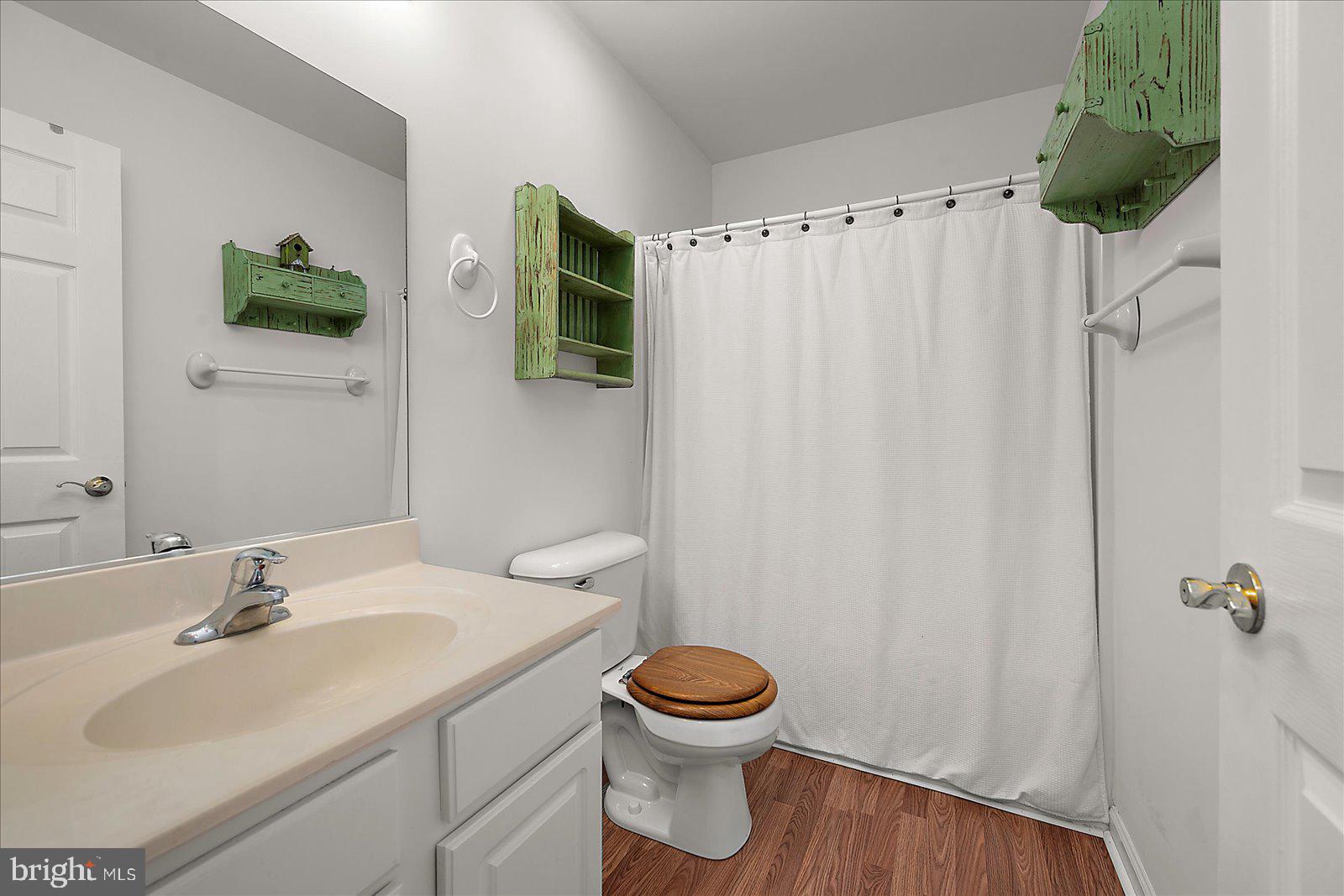 CAPTAIN'S COVE - Residential