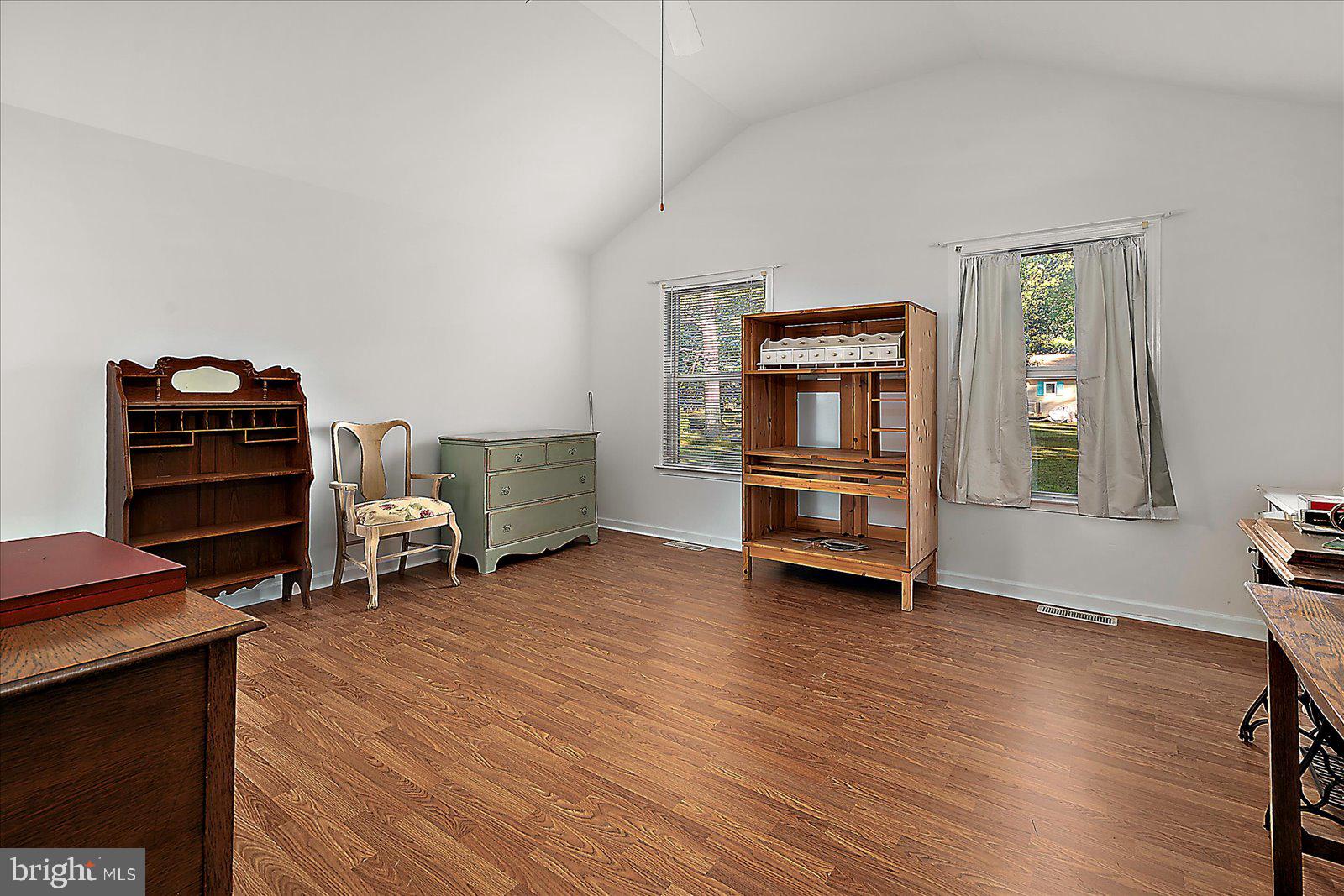 CAPTAIN'S COVE - Residential