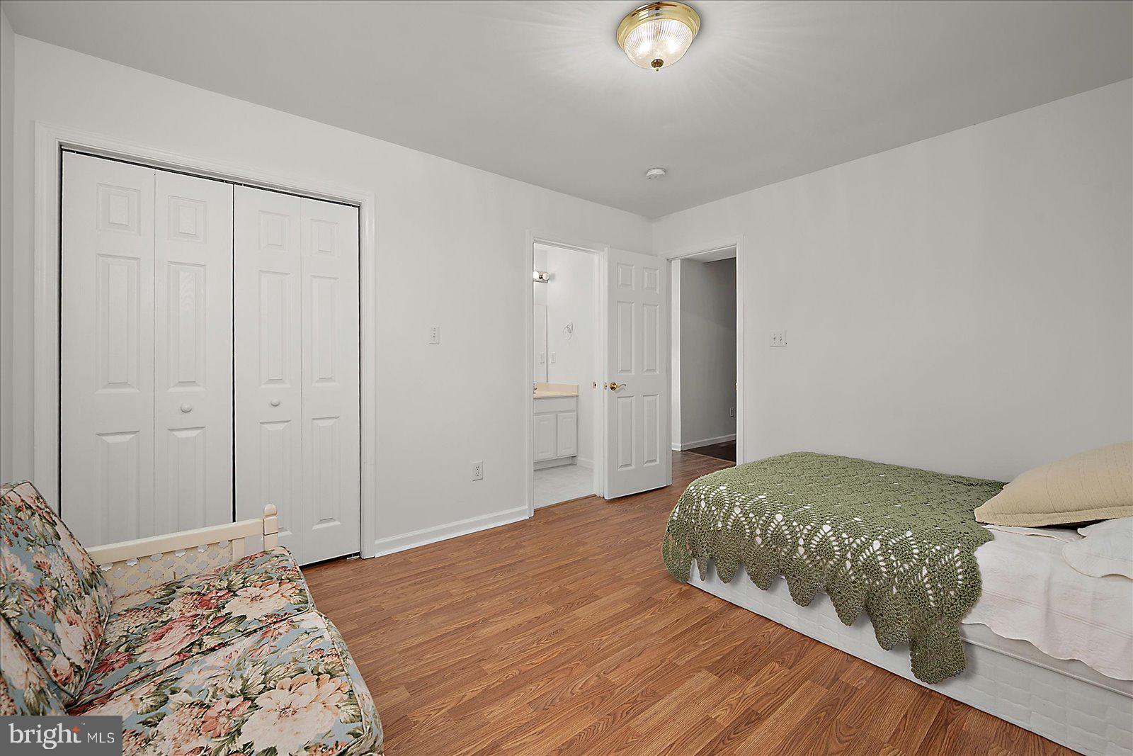 CAPTAIN'S COVE - Residential