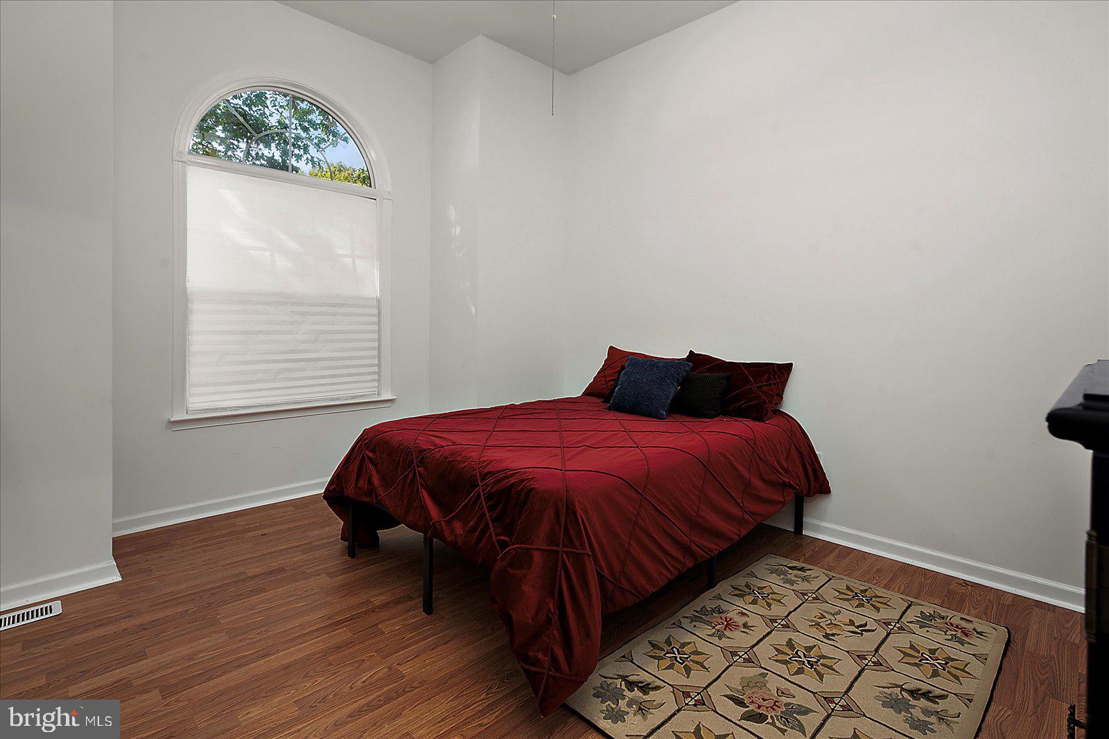 CAPTAIN'S COVE - Residential