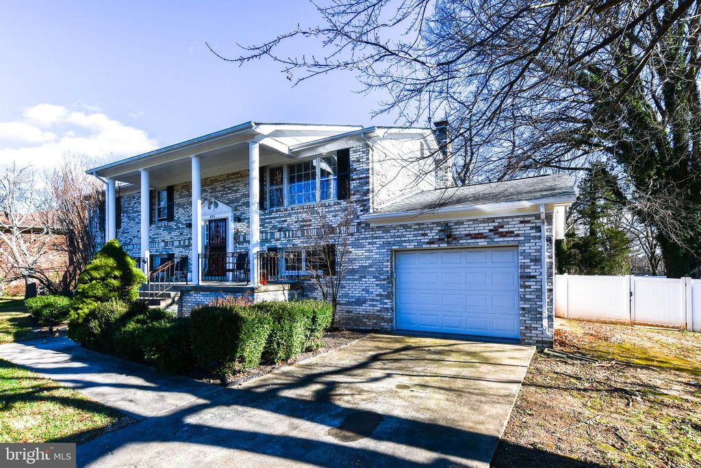 Photo of 650 Broad Creek Drive, FORT WASHINGTON, MD 20744 (MLS # MDPG2185982)