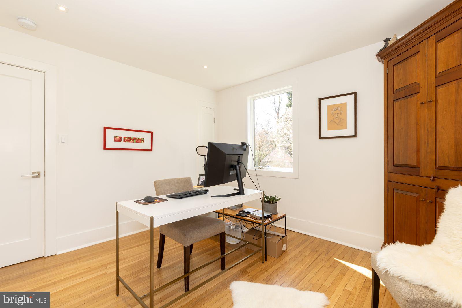 CHESTNUT HILL - Residential