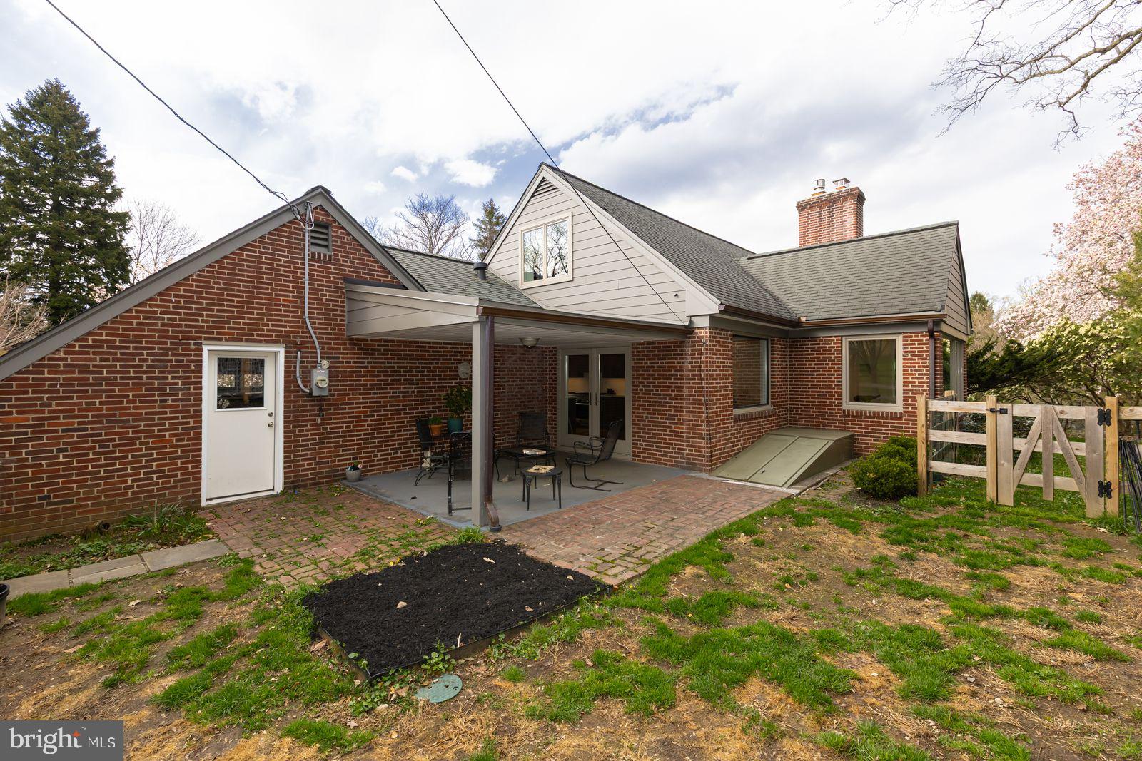 CHESTNUT HILL - Residential