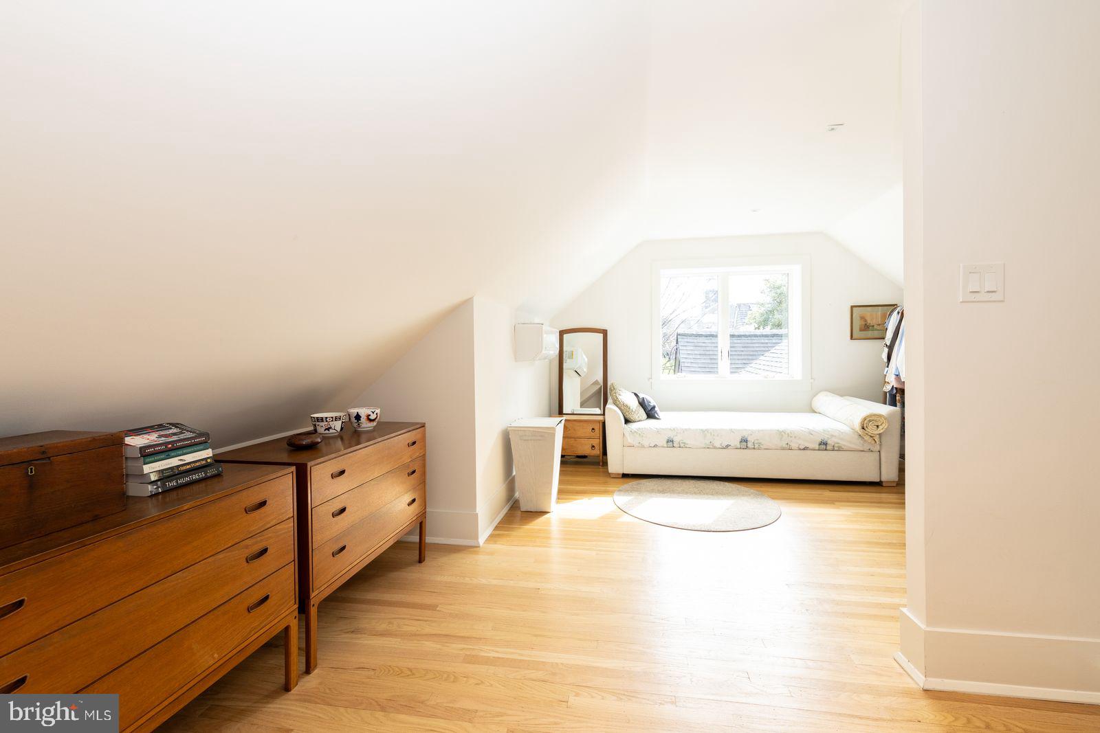 CHESTNUT HILL - Residential